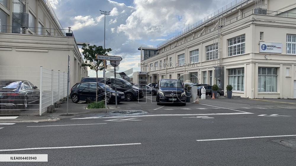 Convoy Carrying Kim Kardashian Leaves The Airport - Paris