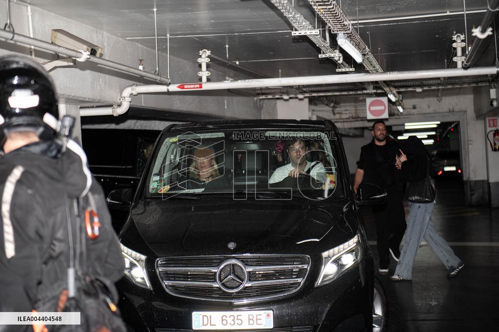 Convoy Carrying Kim Kardashian Arrives At The Ritz - Paris