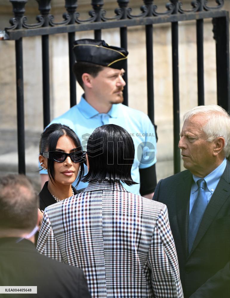Kim Kardashian Arrives at Paris Courthouse for Robbery Trial Testimony