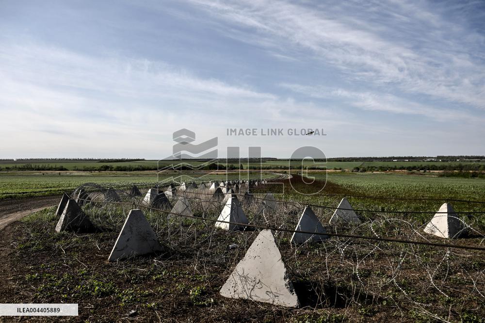 Ukrainian UAV pilots operate Domakha reconnaissance drone in Donetsk region