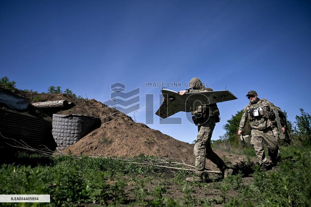Ukrainian UAV pilots operate Domakha reconnaissance drone in Donetsk region