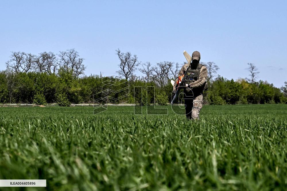 Ukrainian UAV pilots operate Domakha reconnaissance drone in Donetsk region