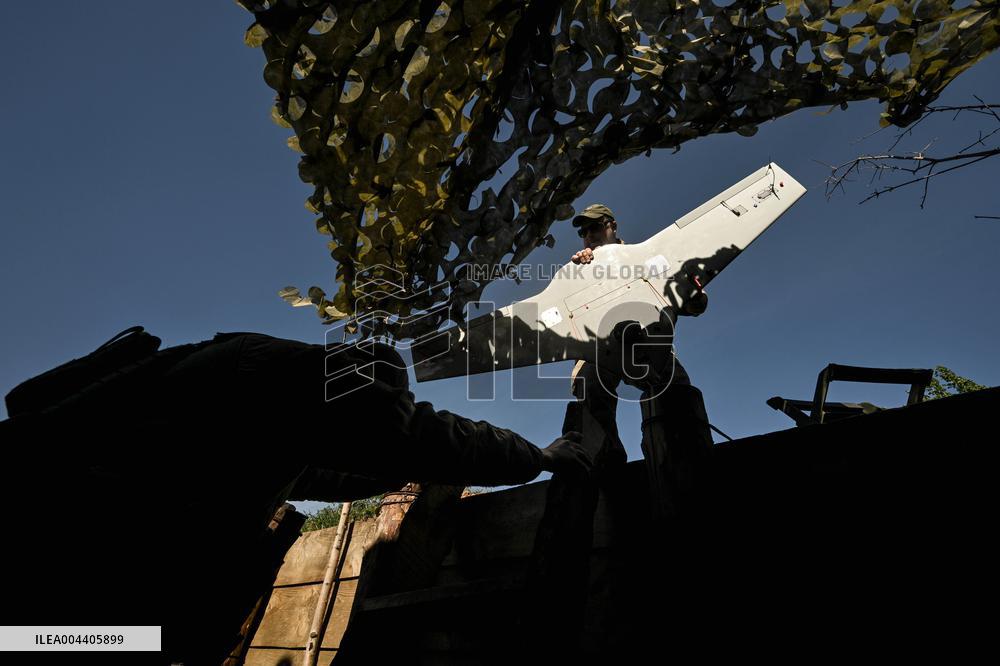 Ukrainian UAV pilots operate Domakha reconnaissance drone in Donetsk region