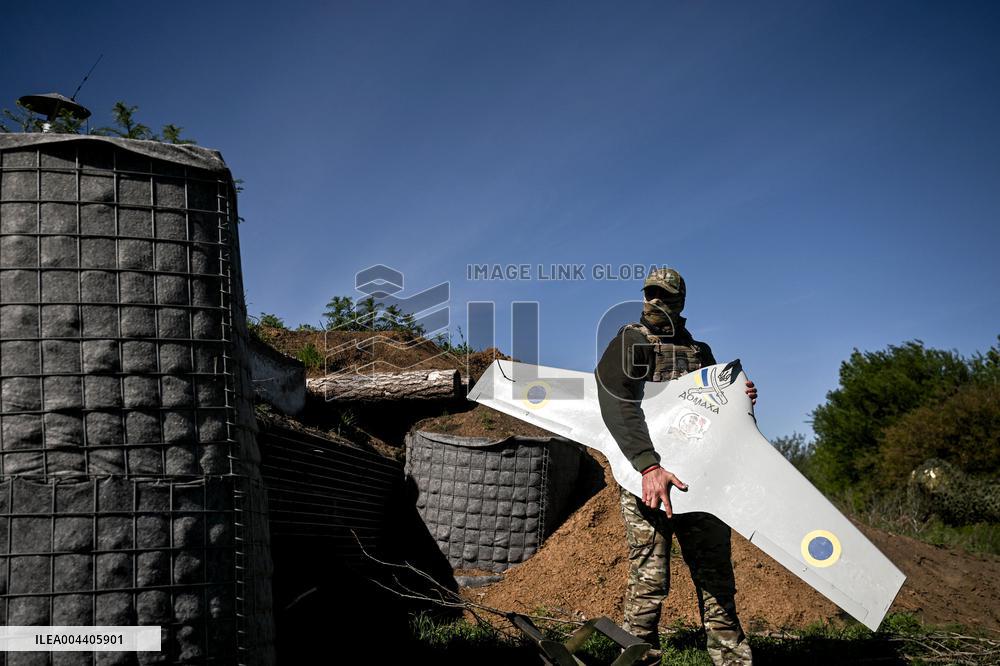 Ukrainian UAV pilots operate Domakha reconnaissance drone in Donetsk region