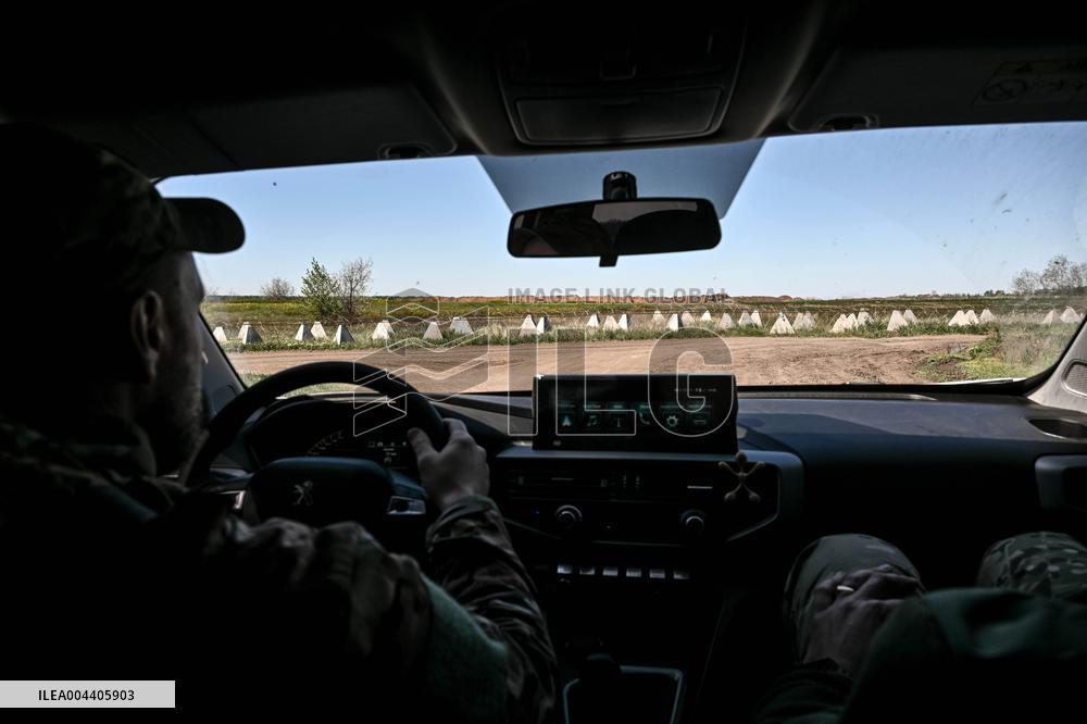 Ukrainian UAV pilots operate Domakha reconnaissance drone in Donetsk region