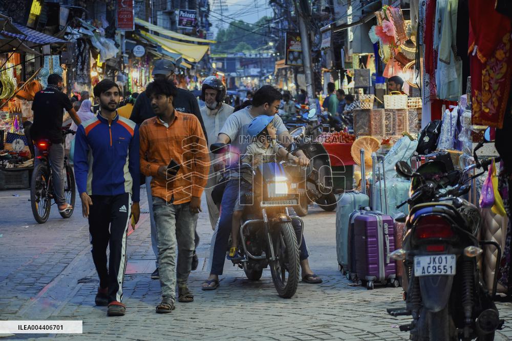 Truce Brings Calm to Kashmir - India