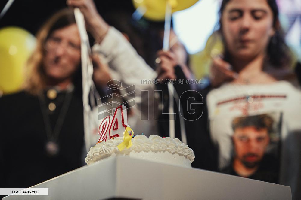 Israelis Rally for Captives' Release - Tel Aviv