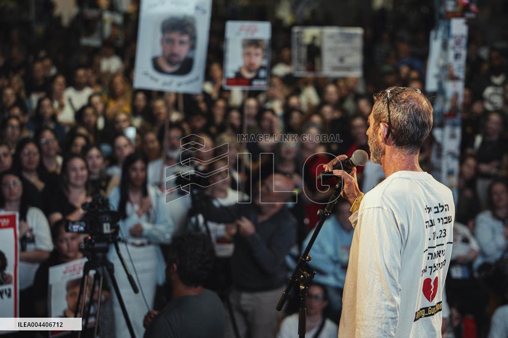 Israelis Rally for Captives' Release - Tel Aviv