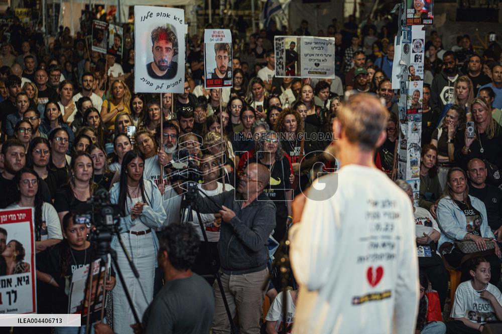 Israelis Rally for Captives' Release - Tel Aviv