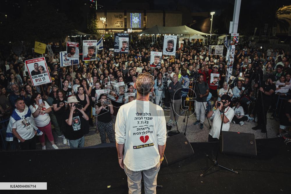 Israelis Rally for Captives' Release - Tel Aviv