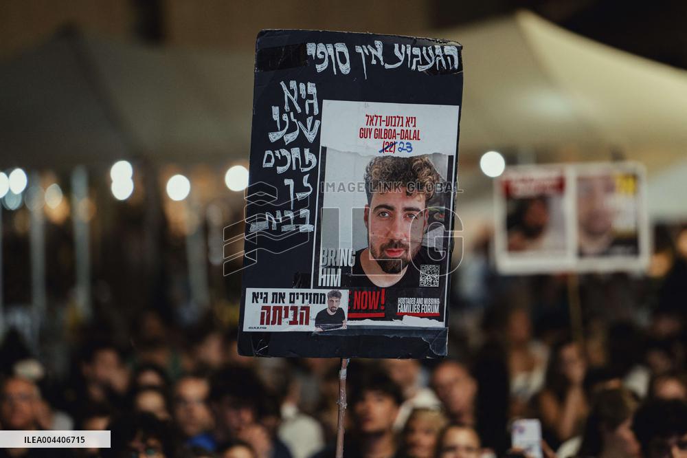 Israelis Rally for Captives' Release - Tel Aviv