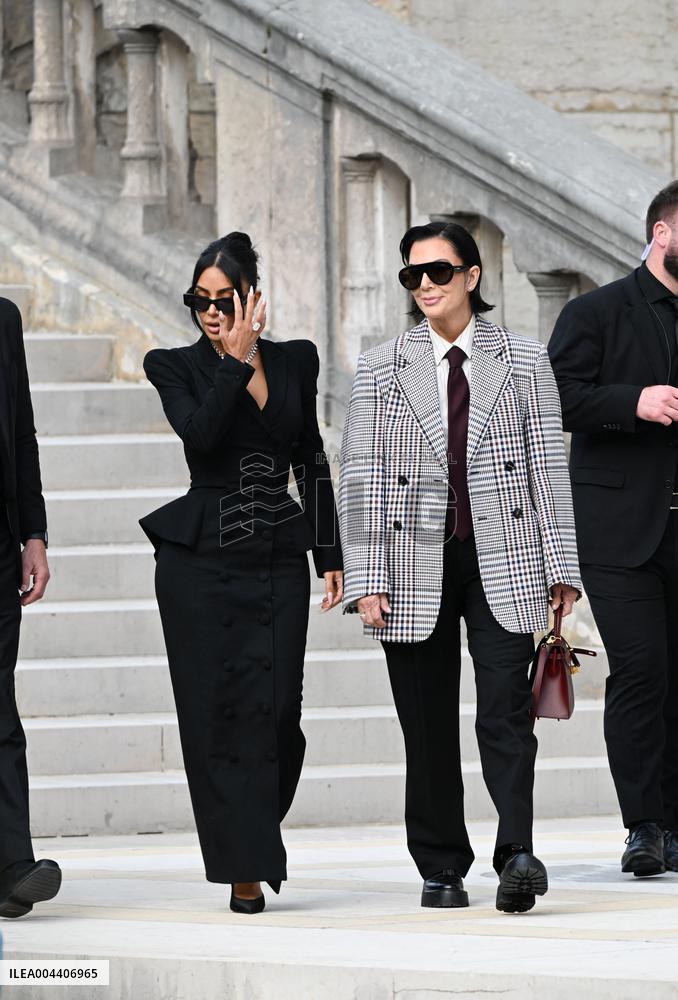 Kim Kardashian Leaves The Court - Paris