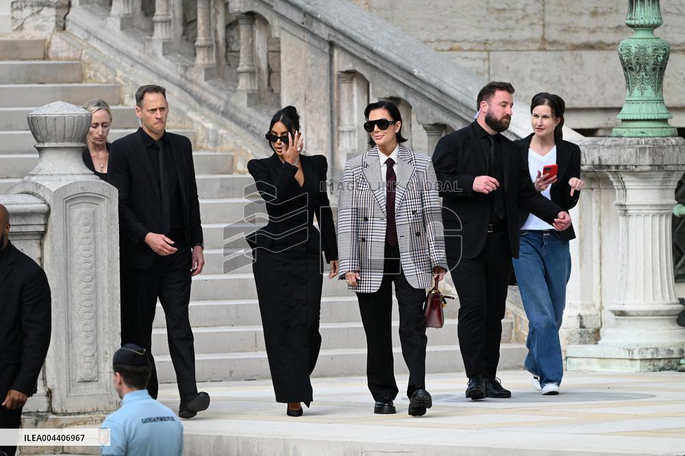 Kim Kardashian Leaves The Court - Paris