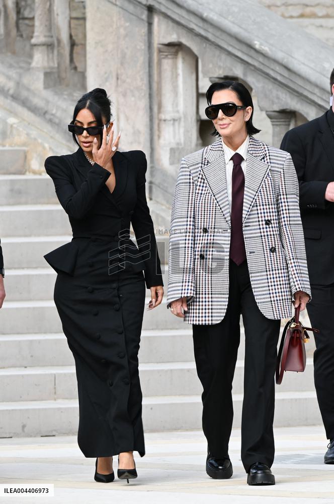 Kim Kardashian Leaves The Court - Paris