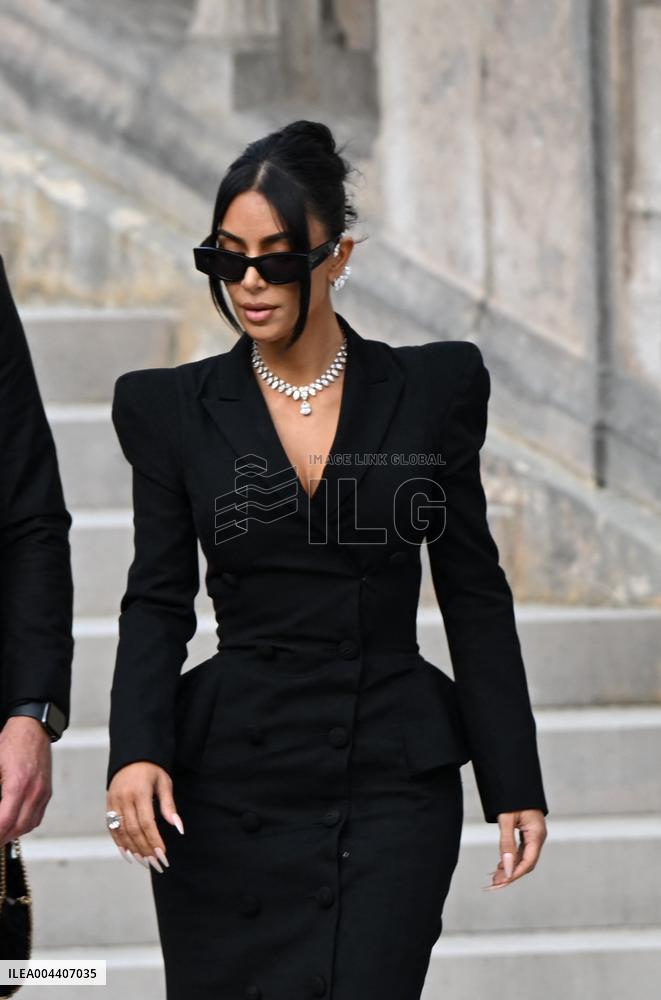 Kim Kardashian Leaves The Court - Paris