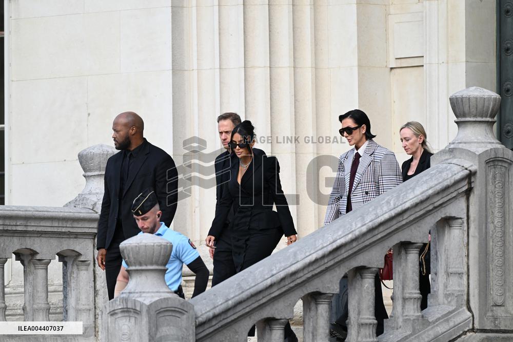 Kim Kardashian Leaves The Court - Paris