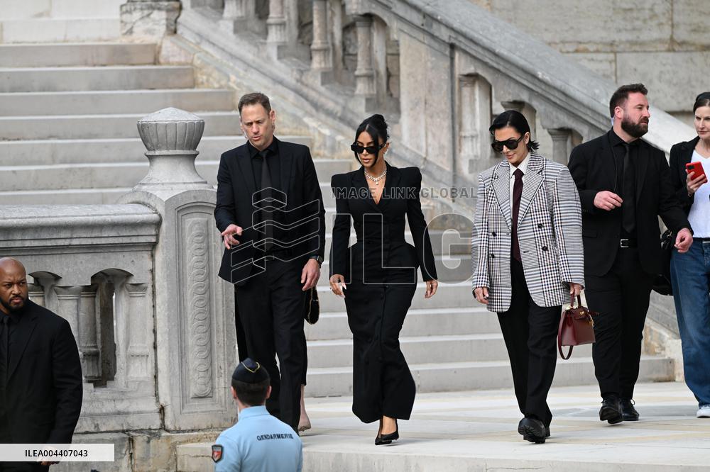 Kim Kardashian Leaves The Court - Paris