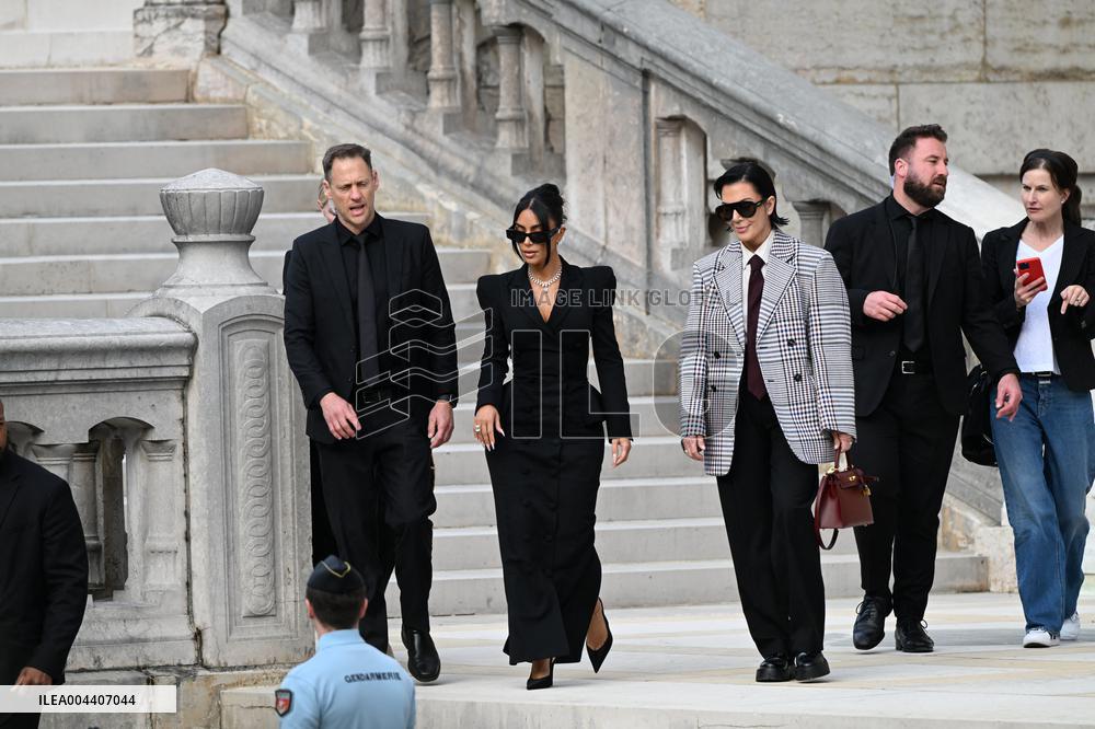Kim Kardashian Leaves The Court - Paris