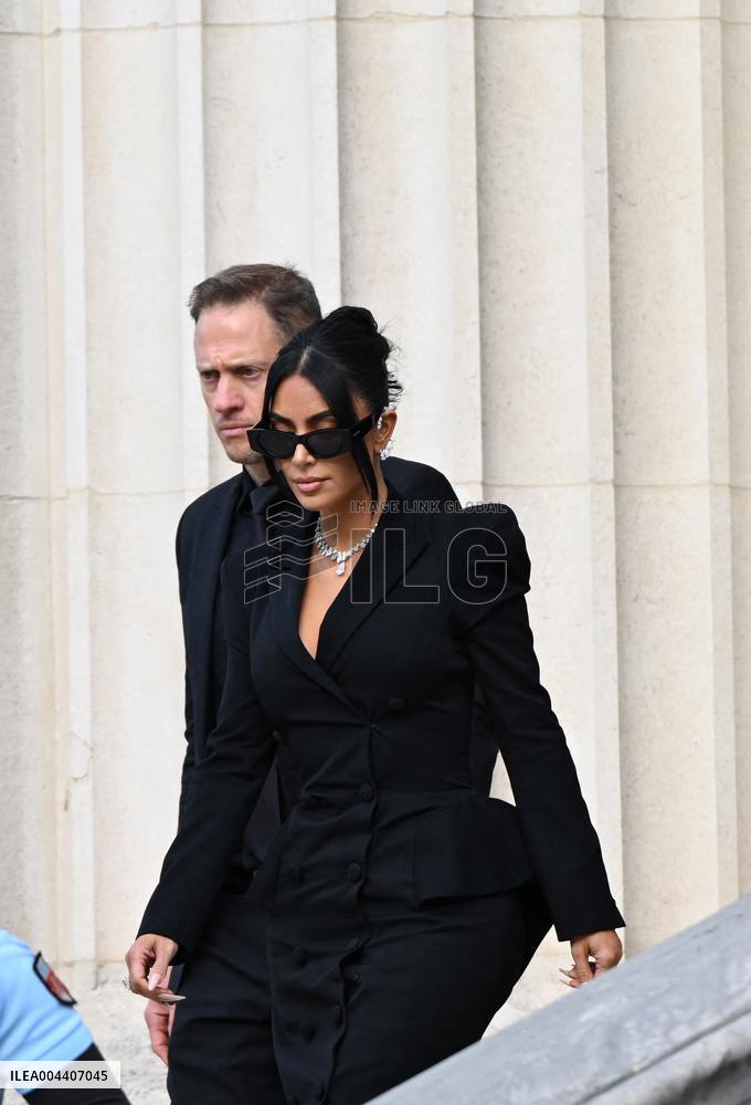 Kim Kardashian Leaves The Court - Paris