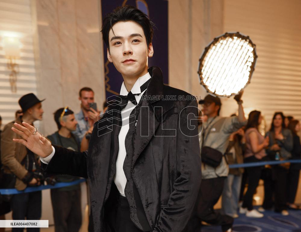 Simon Gong Jun is going to Hotel Martinez MP