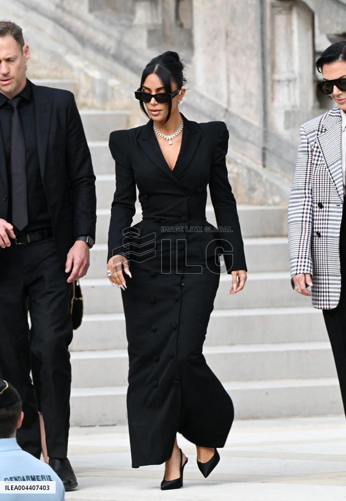 Kim Kardashian Leaves The Court - Paris