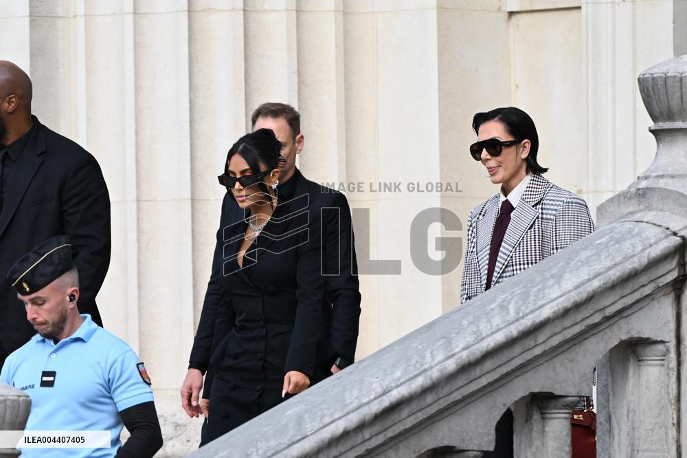 Kim Kardashian Leaves The Court - Paris