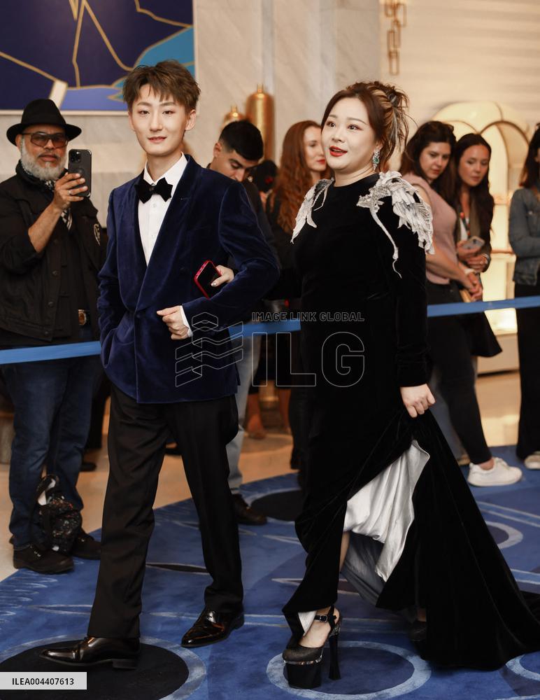 Lyu Yanting, Mo Han, Zheng Wang are going out Hotel Martinez MP