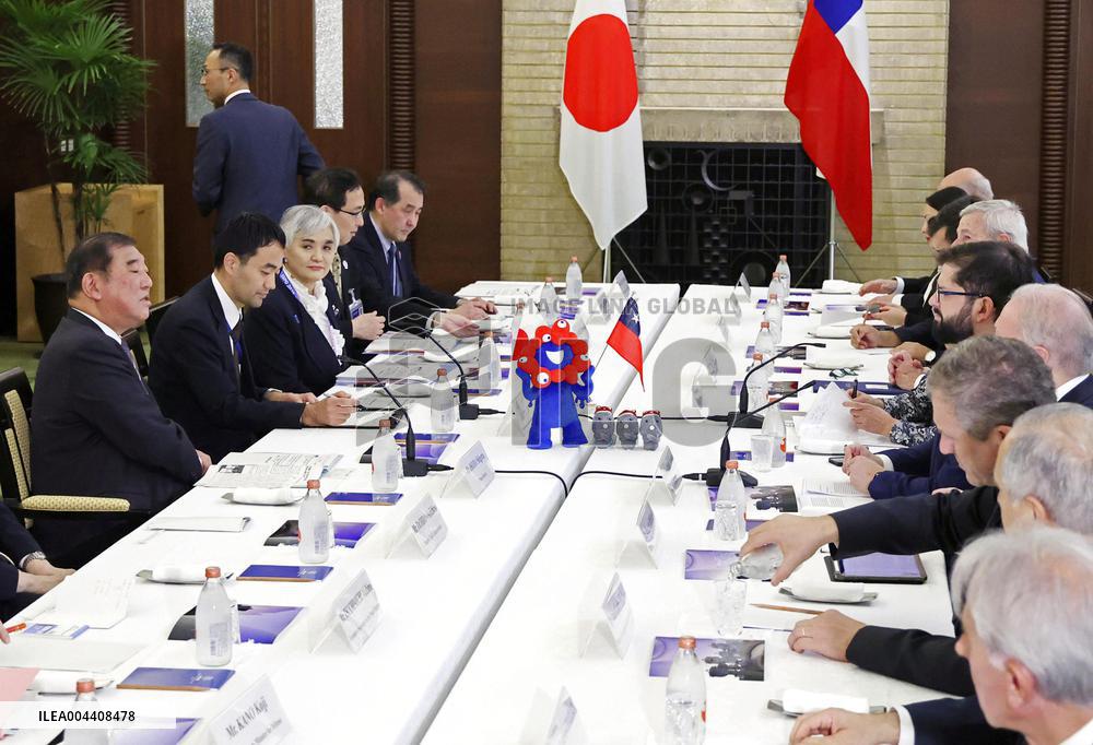 Japan-Chile talks in Tokyo