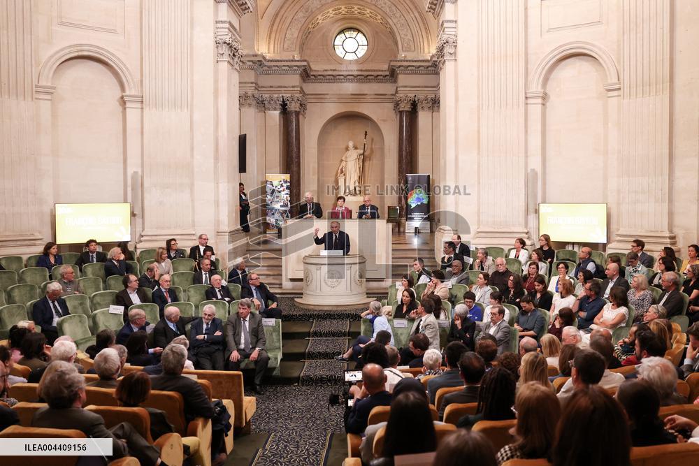 Francois Bayrou at 30th anniversary of the programme " La main a la pate " - Paris