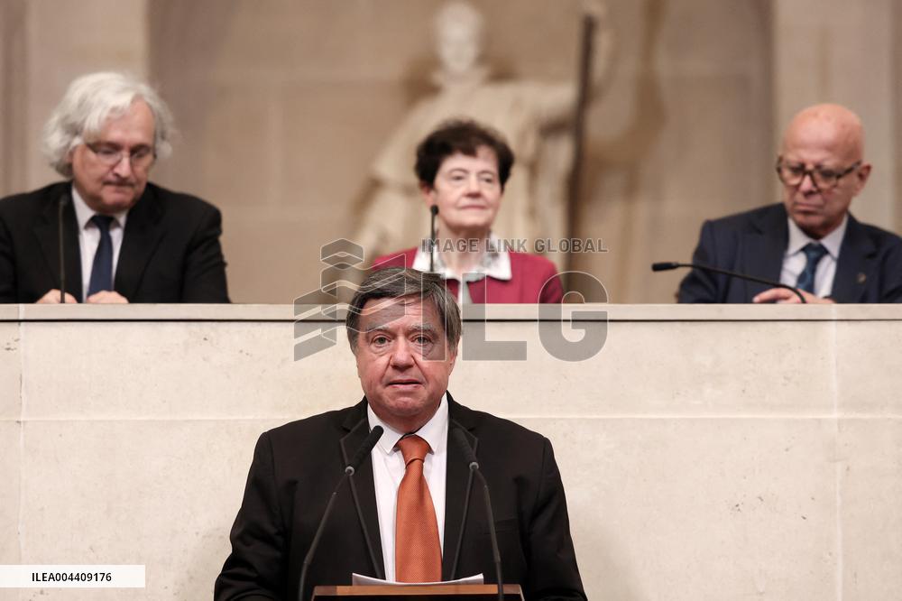 Francois Bayrou at 30th anniversary of the programme " La main a la pate " - Paris