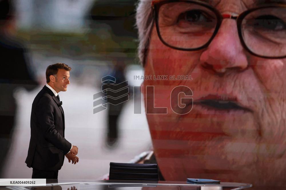 Emmanuel Macron on a special program of TF1 - Saint Denis