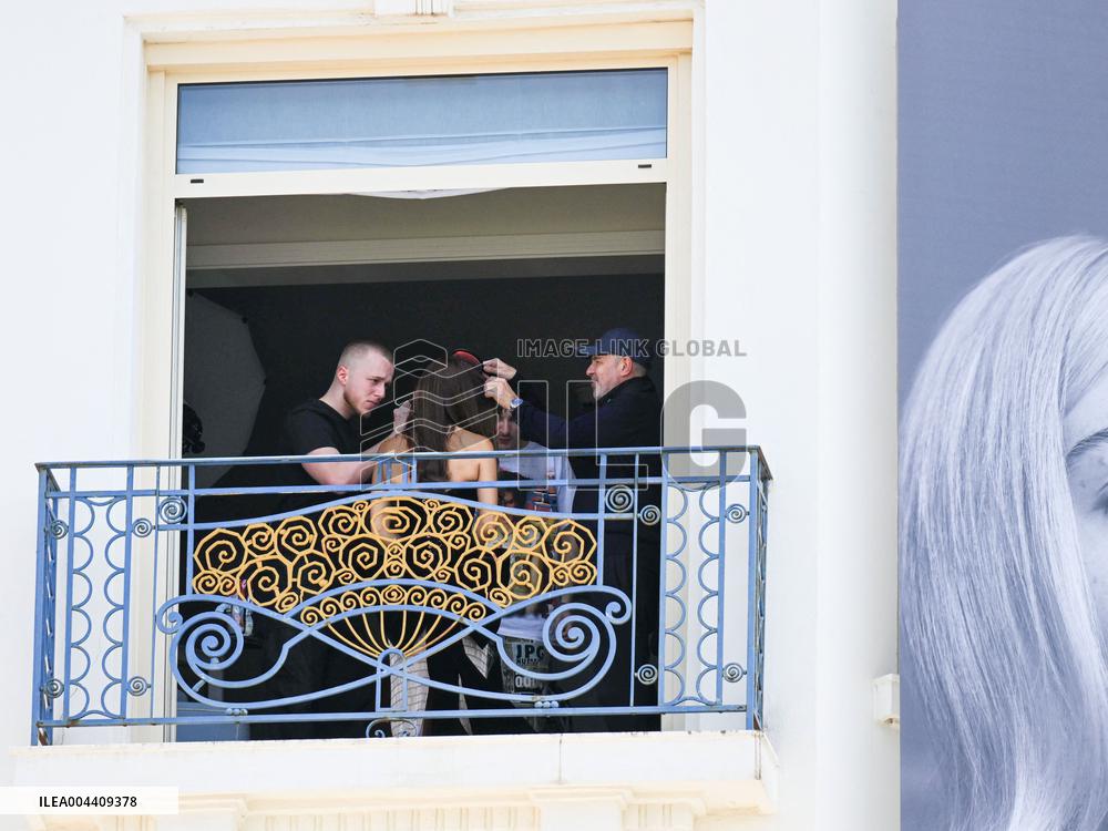Cannes - Eva Longoria On A Balcony