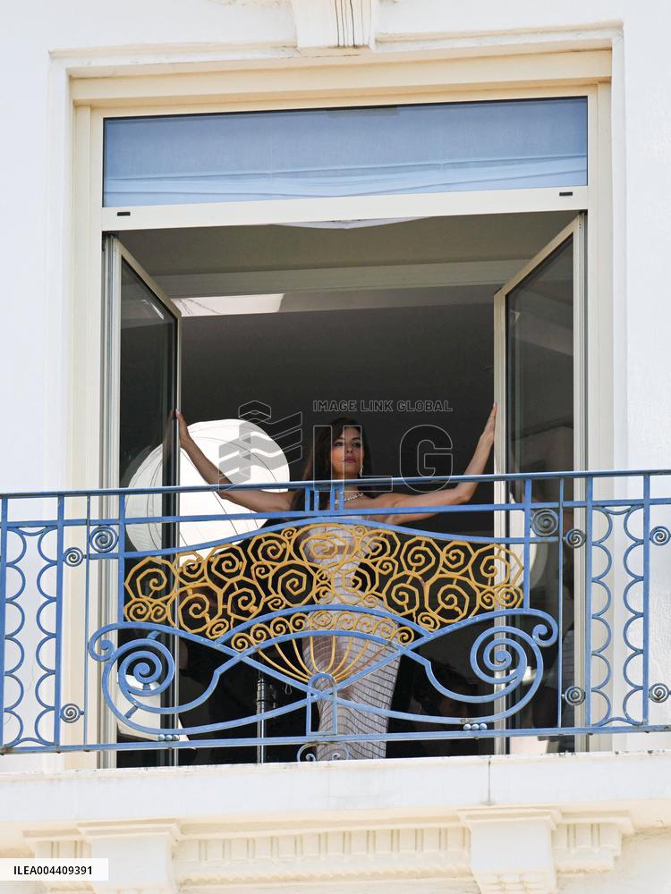 Cannes - Eva Longoria On A Balcony