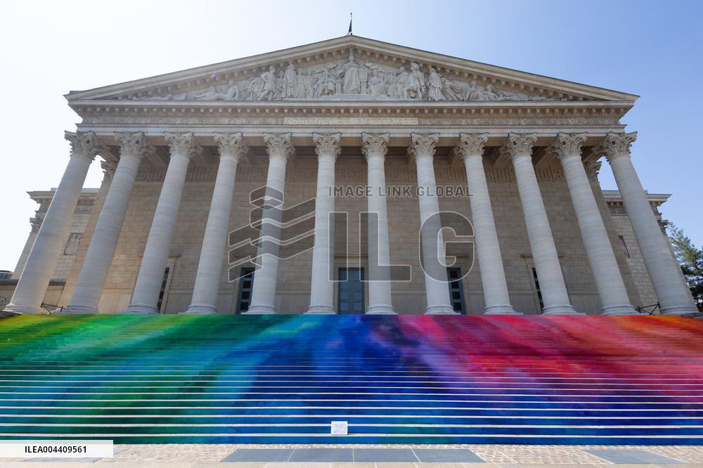 Art installation Echo by Elsa Tomkowiak at the National Assembly - Paris