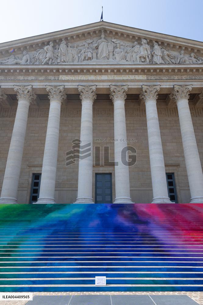Art installation Echo by Elsa Tomkowiak at the National Assembly - Paris