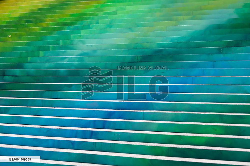 Art installation Echo by Elsa Tomkowiak at the National Assembly - Paris