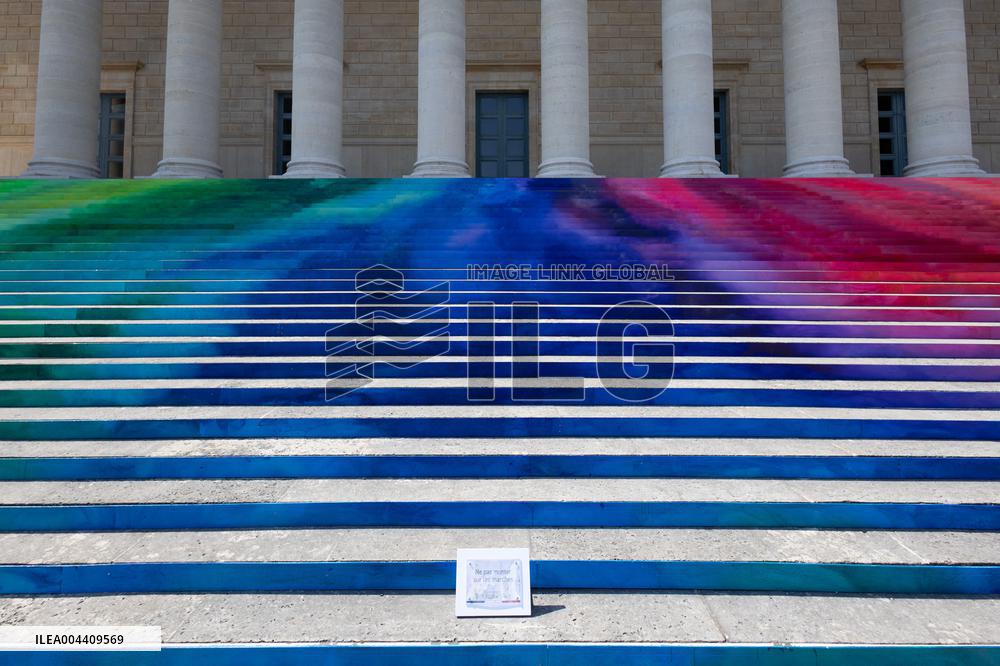 Art installation Echo by Elsa Tomkowiak at the National Assembly - Paris
