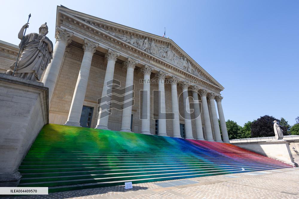 Art installation Echo by Elsa Tomkowiak at the National Assembly - Paris