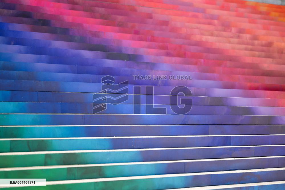 Art installation Echo by Elsa Tomkowiak at the National Assembly - Paris