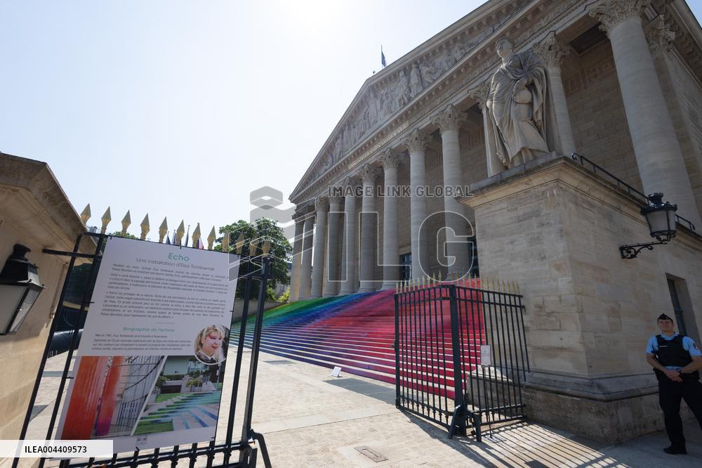 Art installation Echo by Elsa Tomkowiak at the National Assembly - Paris