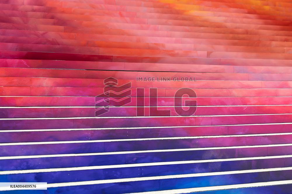 Art installation Echo by Elsa Tomkowiak at the National Assembly - Paris