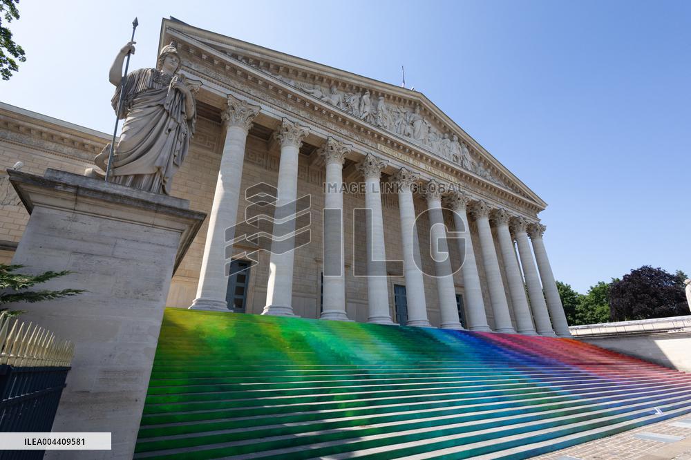 Art installation Echo by Elsa Tomkowiak at the National Assembly - Paris