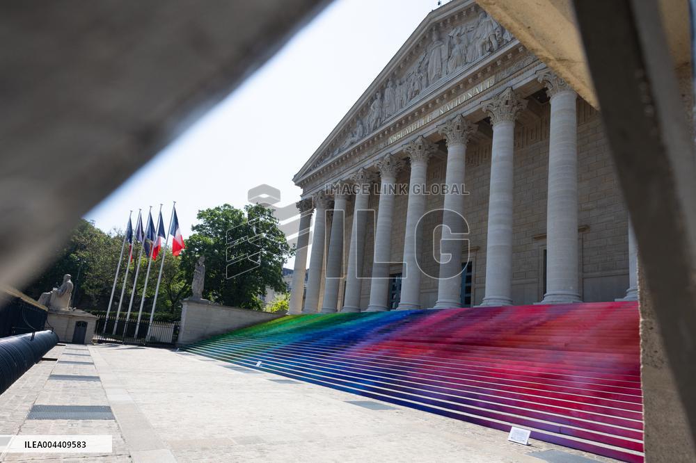 Art installation Echo by Elsa Tomkowiak at the National Assembly - Paris
