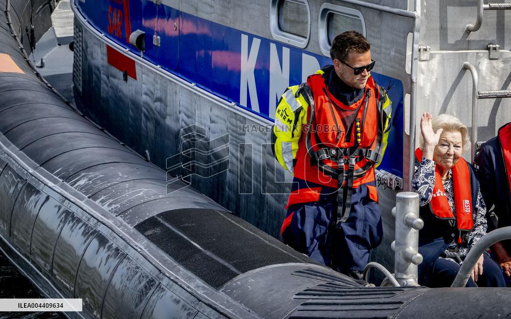 Princess Beatrix s Visit to Sea Rescue Society - Stellendam