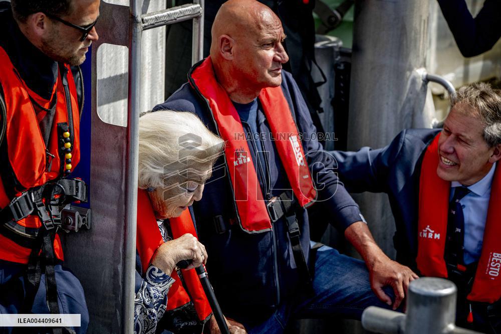 Princess Beatrix s Visit to Sea Rescue Society - Stellendam