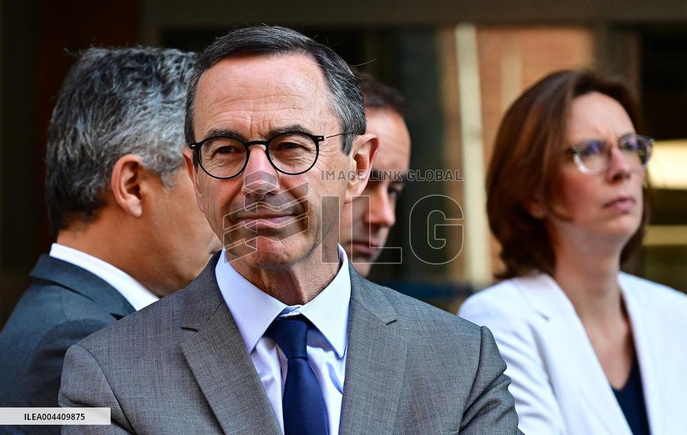 Emmanuel Macron visite l'Etat major interministériel de lutte contre la criminalité organisée (EMCO), à Nanterre
