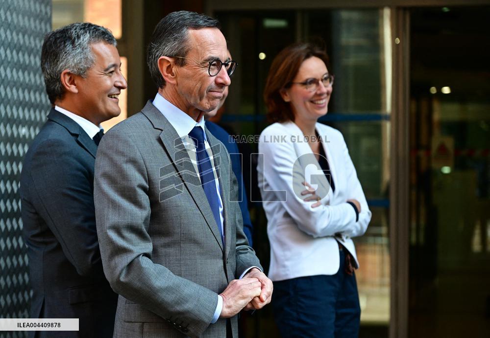 Emmanuel Macron visite l'Etat major interministériel de lutte contre la criminalité organisée (EMCO), à Nanterre