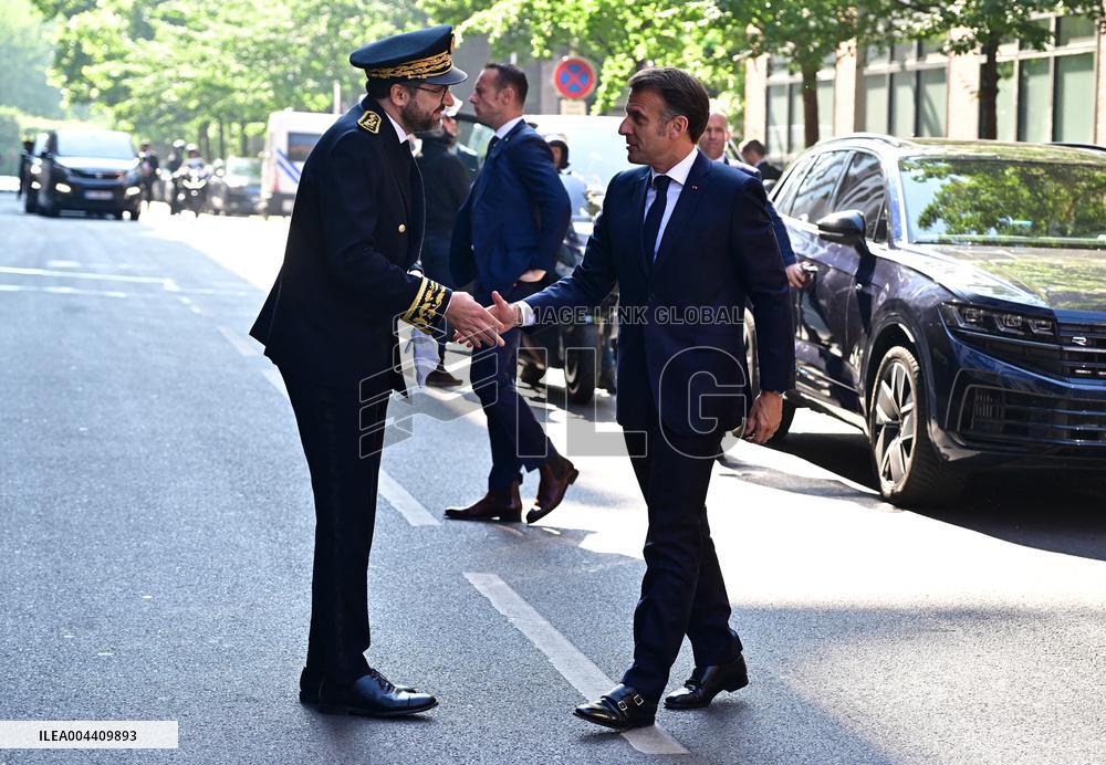 Emmanuel Macron visite l'Etat major interministériel de lutte contre la criminalité organisée (EMCO), à Nanterre
