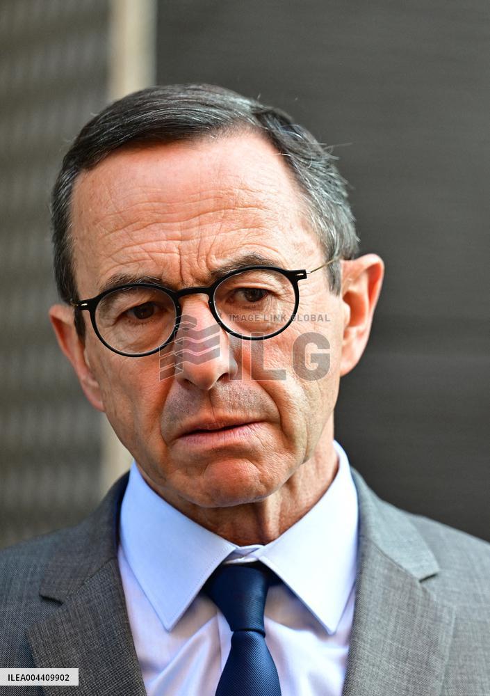 Emmanuel Macron visite l'Etat major interministériel de lutte contre la criminalité organisée (EMCO), à Nanterre