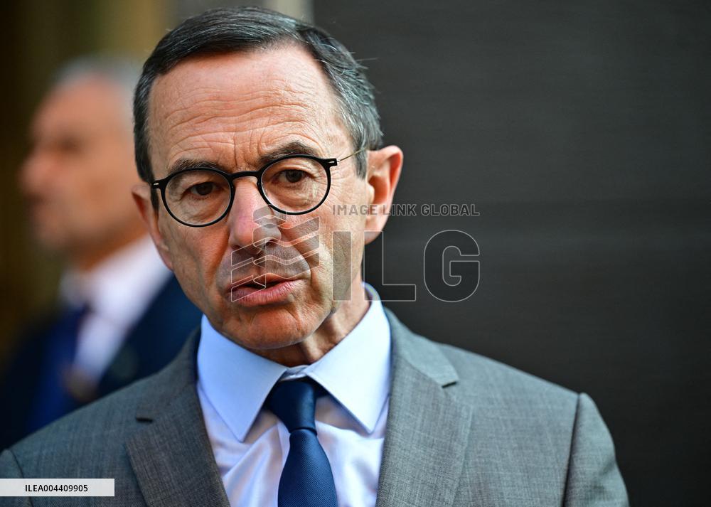 Emmanuel Macron visite l'Etat major interministériel de lutte contre la criminalité organisée (EMCO), à Nanterre